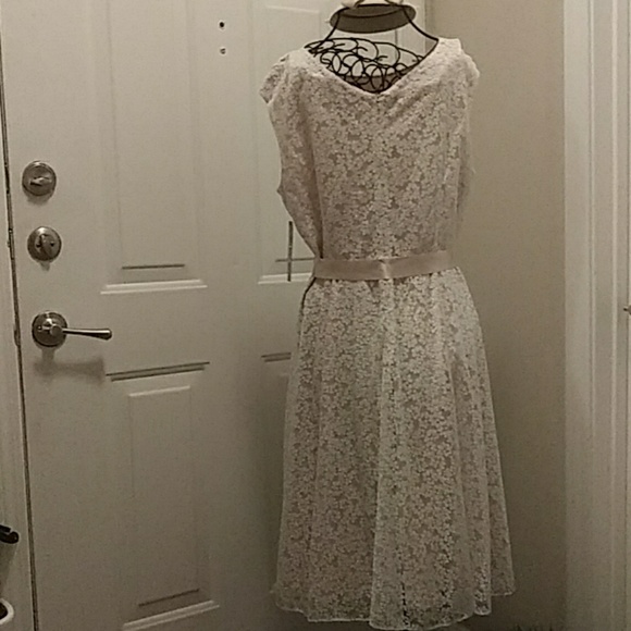 Tahari Arthur S Levine dress - Picture 2 of 5